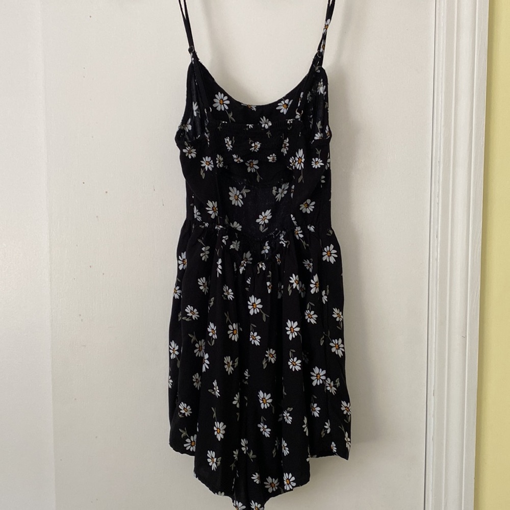 Hollister XS Romper Black with White Daises - Picture 4 of 5